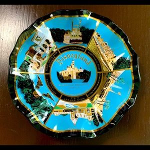 Vintage Disneyland 🏰Sleeping Beauty’s Castle🏰 7” Ruffled Glass Souvenir Bowl